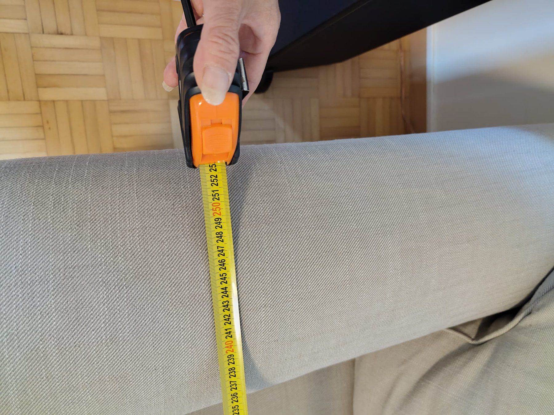 Ikea Divani: IKEA Ektorp 3-er Sofa mit Récamiere, Beige – Usato da Basel venduto da gas_sg2l 2