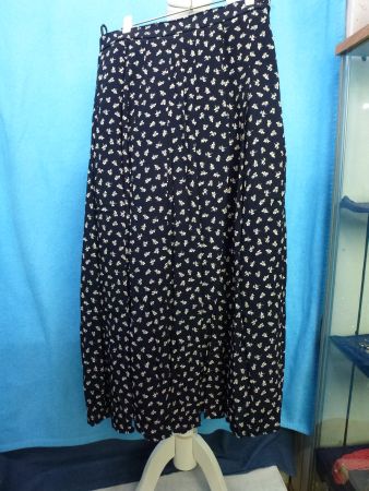 MARKS & SPENCER ROCK DUNKELBLAU MIT STREUBLUMEN GR 38 NEU RV