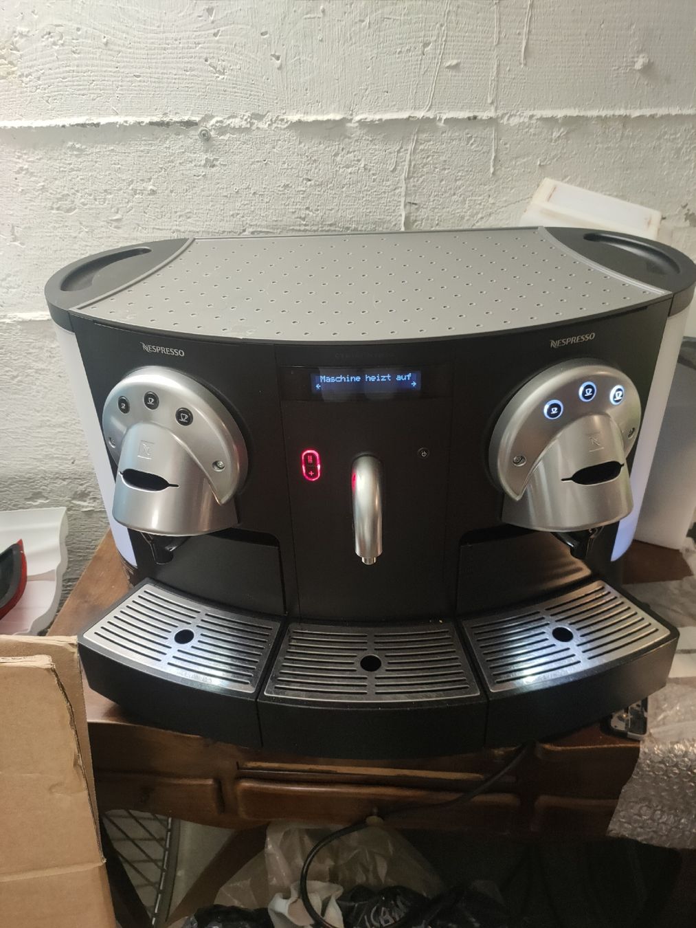 Nespresso Macchine per caffè & Macchine per espresso: Nespresso professionnel cs200 – Difettoso da Bern venduto da Berna22 2