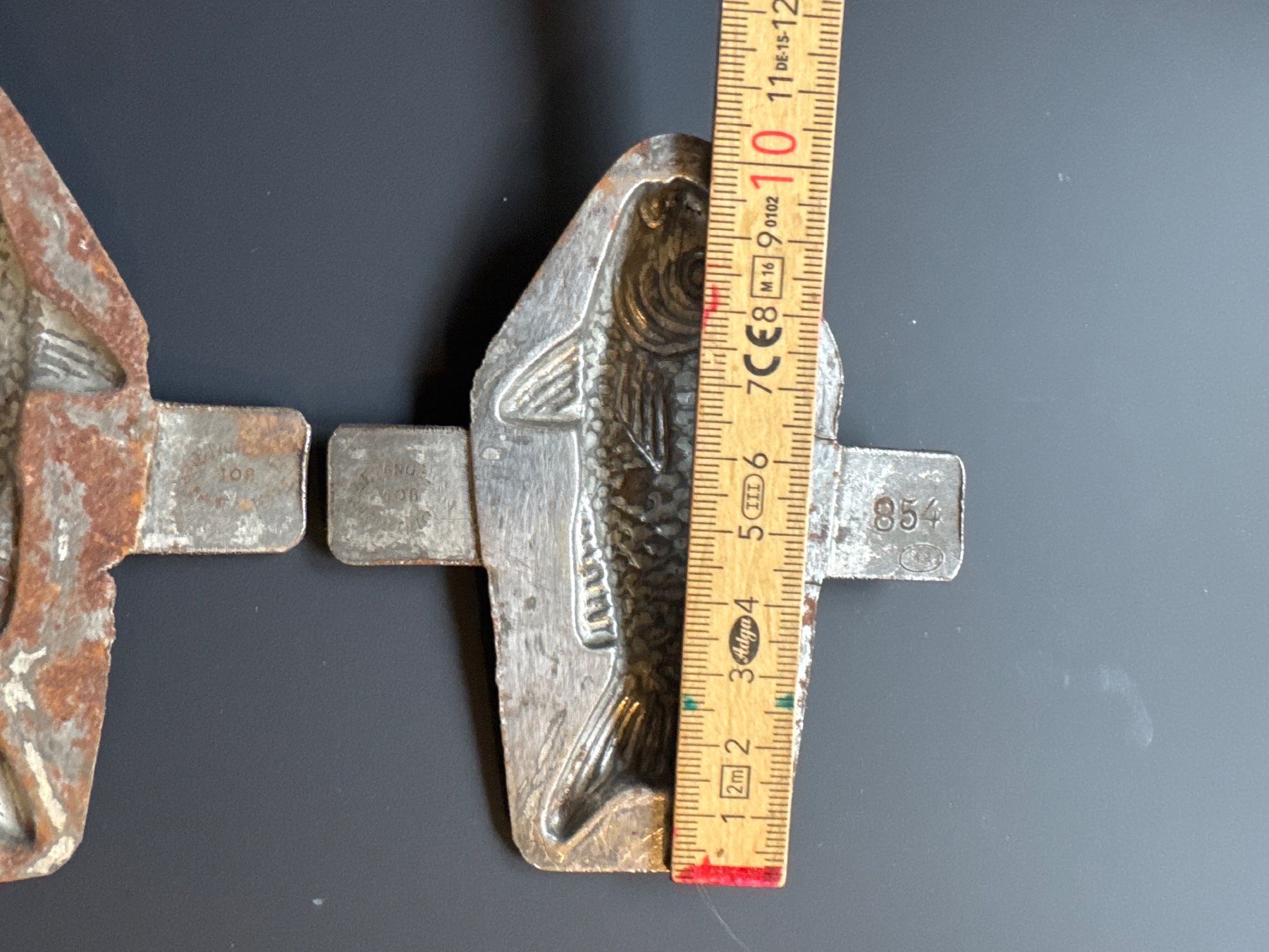 Teglie da forno: Moule chocolat schokoladenform poisson 8cm – Usato da Lajoux JU venduto da Briard0 2