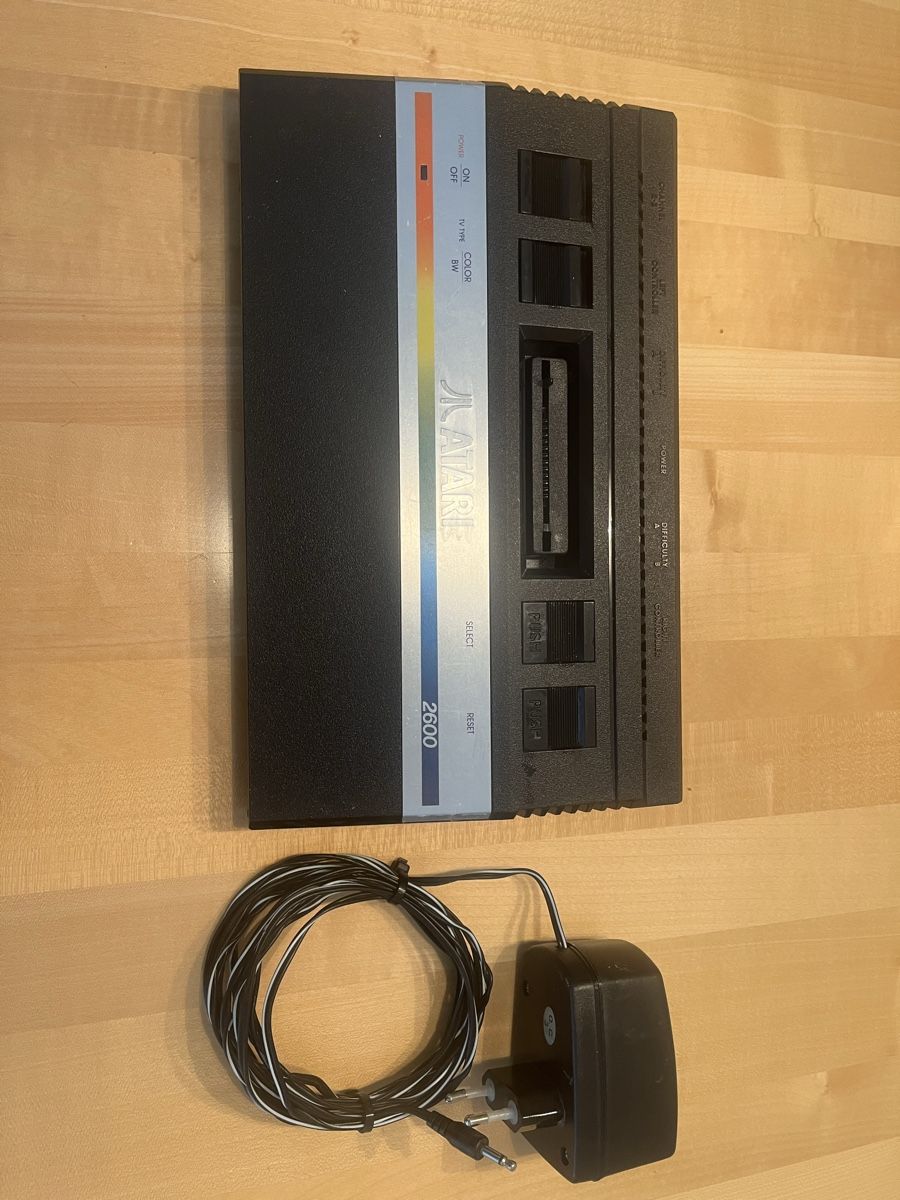 Atari Console: Atari 2600 mit 2 Joysticks und 5 Spielen – Usato da Lenzburg venduto da Fusspilzsammler83 1