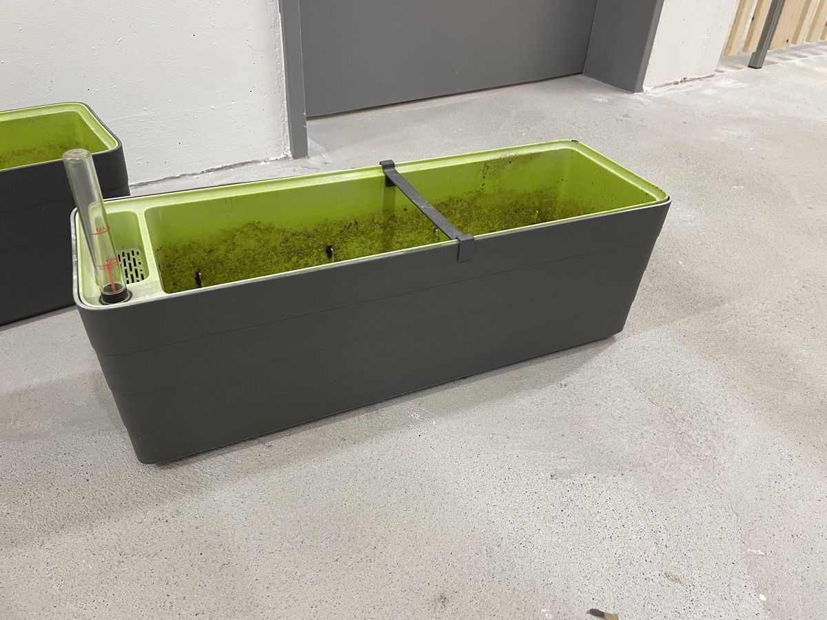 Blumentöpfe: 4 flower pots + holders – Gebraucht aus Au ZH von use_jgn2 8