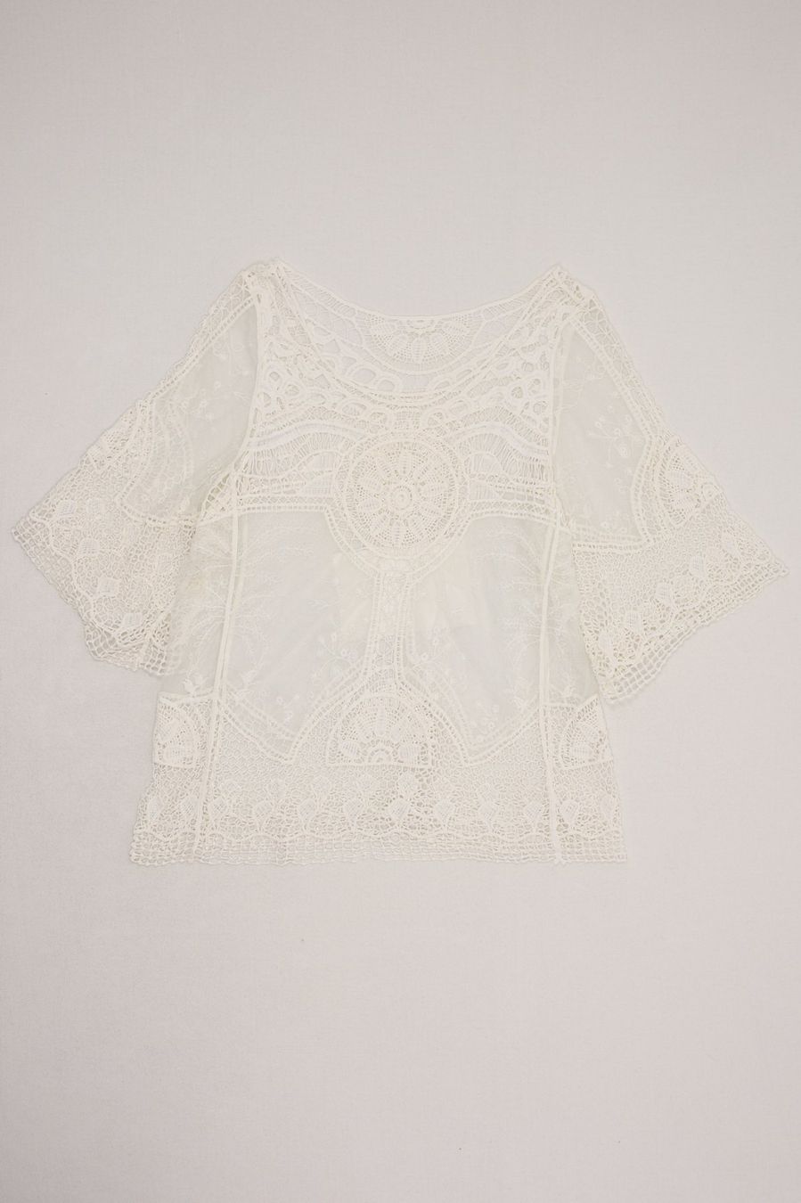 Top: Blouse Dentelle Blanche Manches 3/4 T. L – Usato da Fribourg venduto da re-fine 1