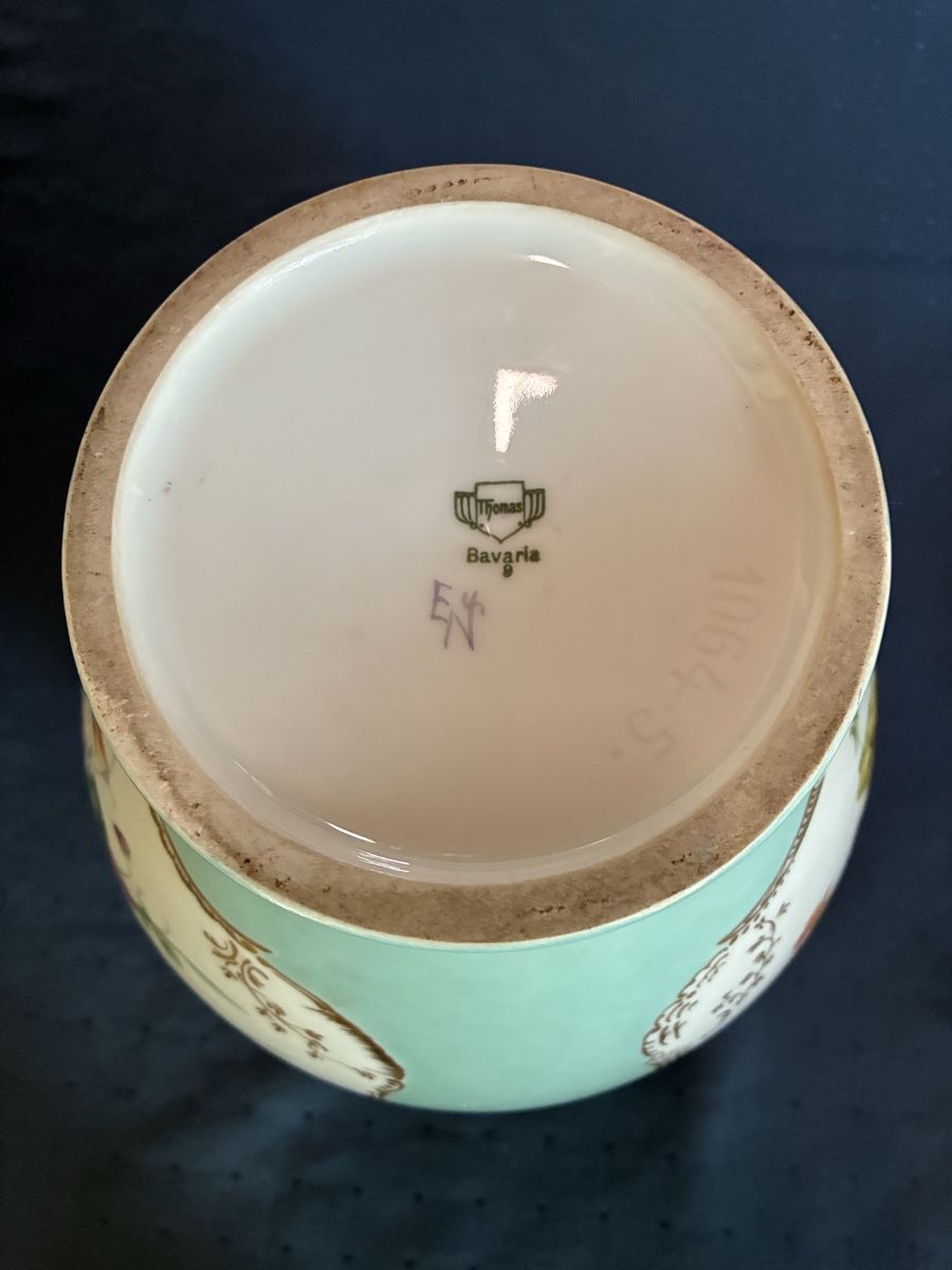 Thomas Vase & Récipients: Antike Deckelvase mit Blumenmalerei  – D'occasion à Dornach par Rosengarten 9