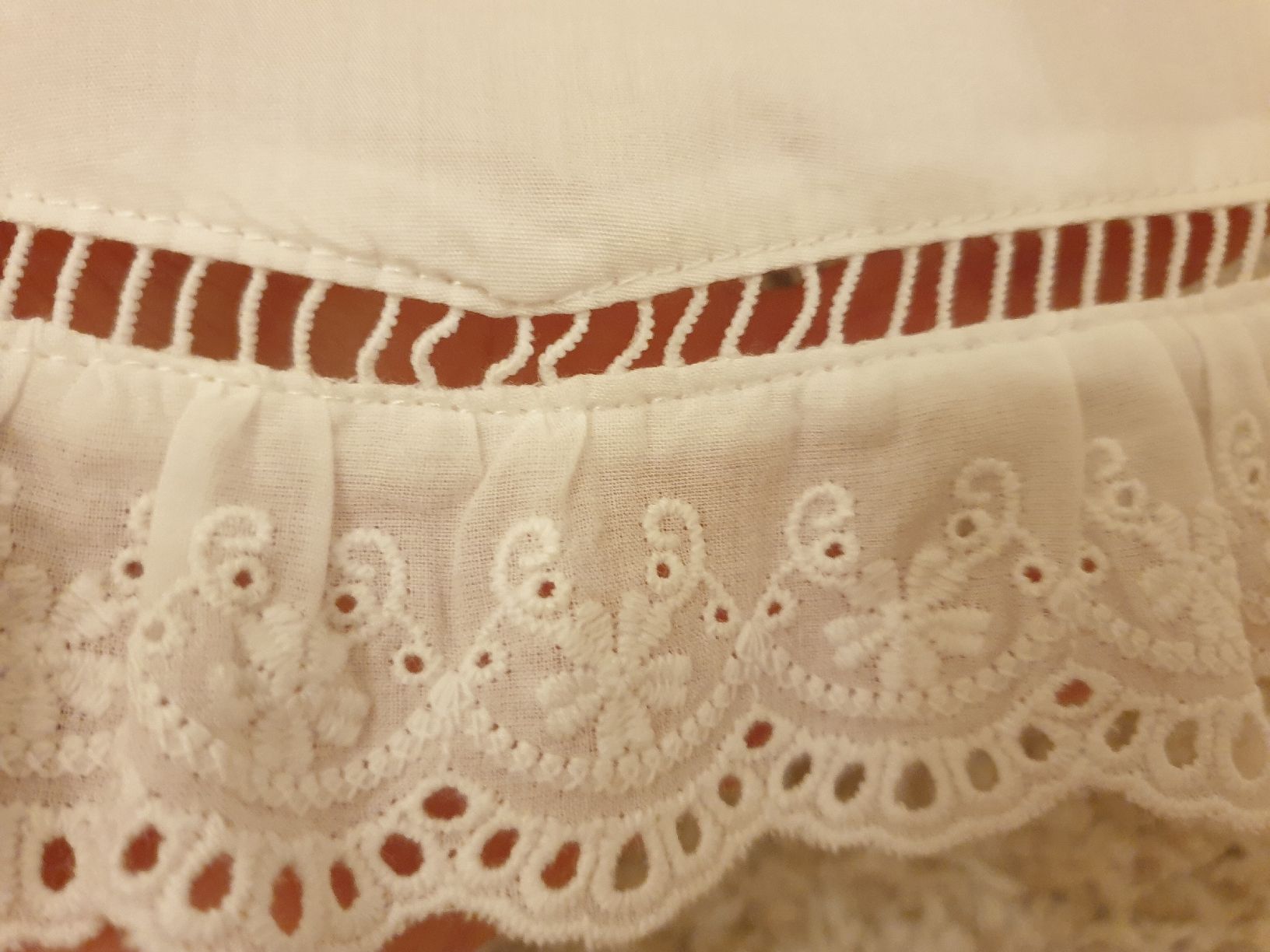 H&M Chemisiers: Top neuf blanc brodé, S, coton  – Neuf avec emballage d'origine à Neuchâtel par Verenas12 5