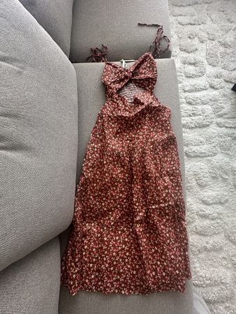 Blümchenkleid mit Schleife, Grösse S, perfekt für den Sommer