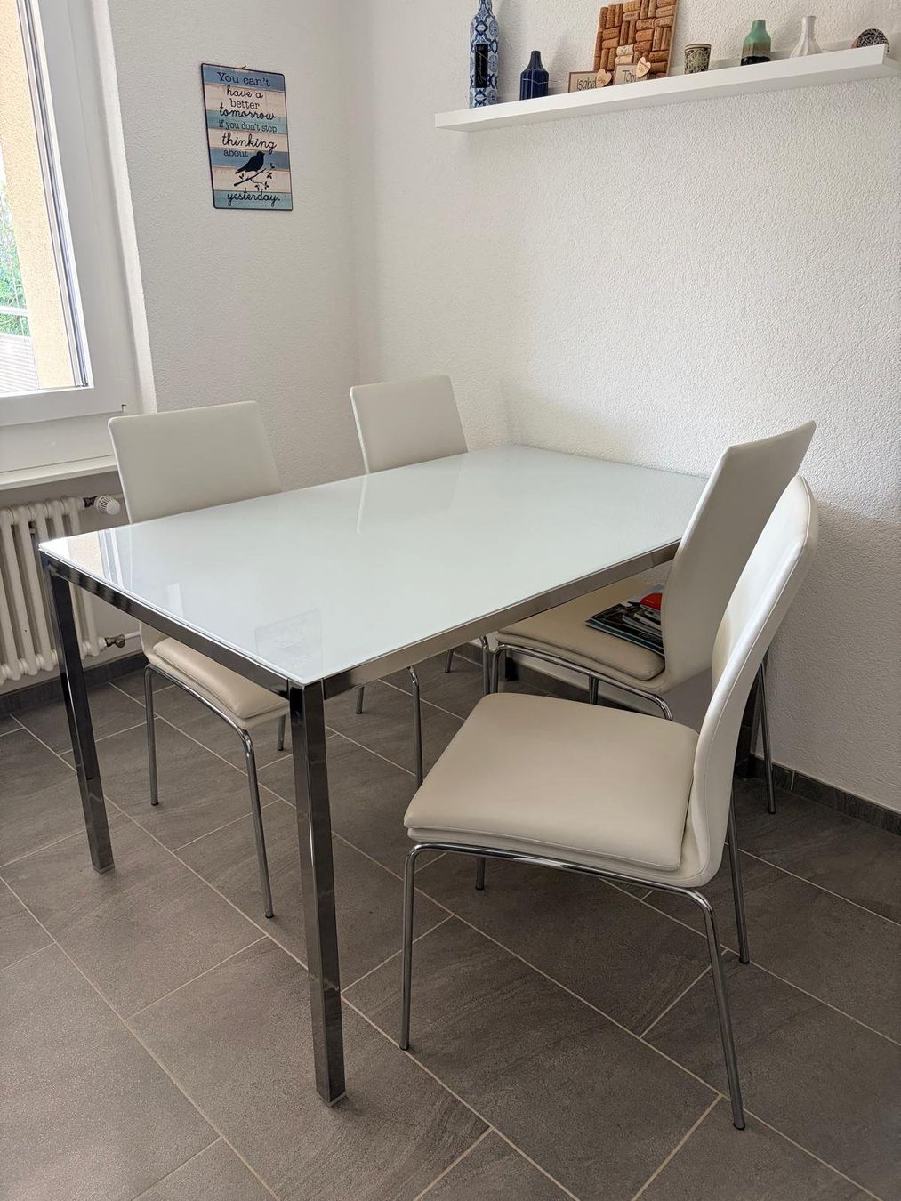 Tavoli: Esstisch aus Glas weiss mit optional 4 Stühlen – Usato da Uster venduto da isa_b8fq