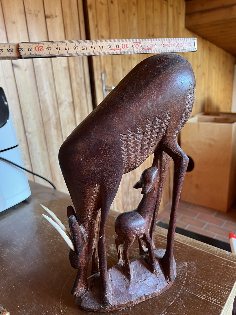 Toutes les décorations: Holzfigur mit Elfenbein-Elementen – D'occasion à Riken AG par ChuederGold 1