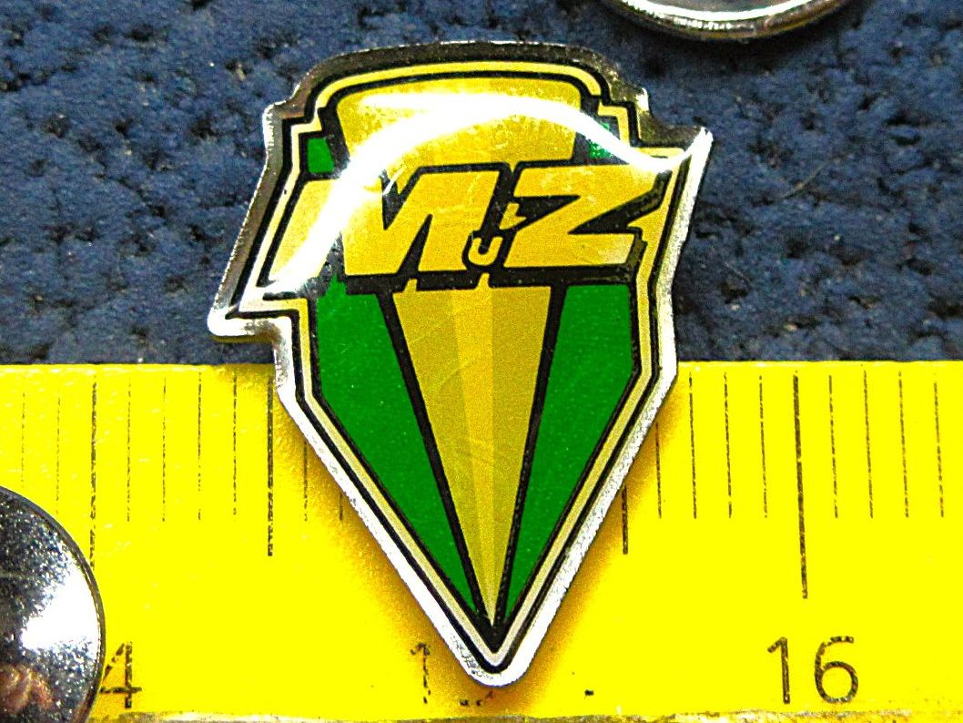 Placchette & Badge: MuZ MOTO SCHMUCK-PIN GLASIERT MIT SECURITY-CLIP – Usato da Ettingen venduto da Hausi4711 1