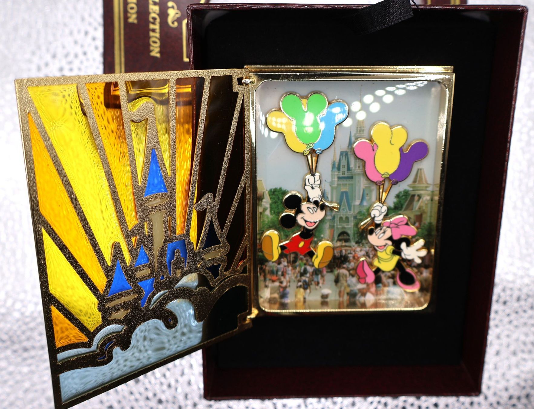 Disney Placchette & Badge: Disney STOORYBOOK Schloss – Usato da Winterthur venduto da Sammleroase 2