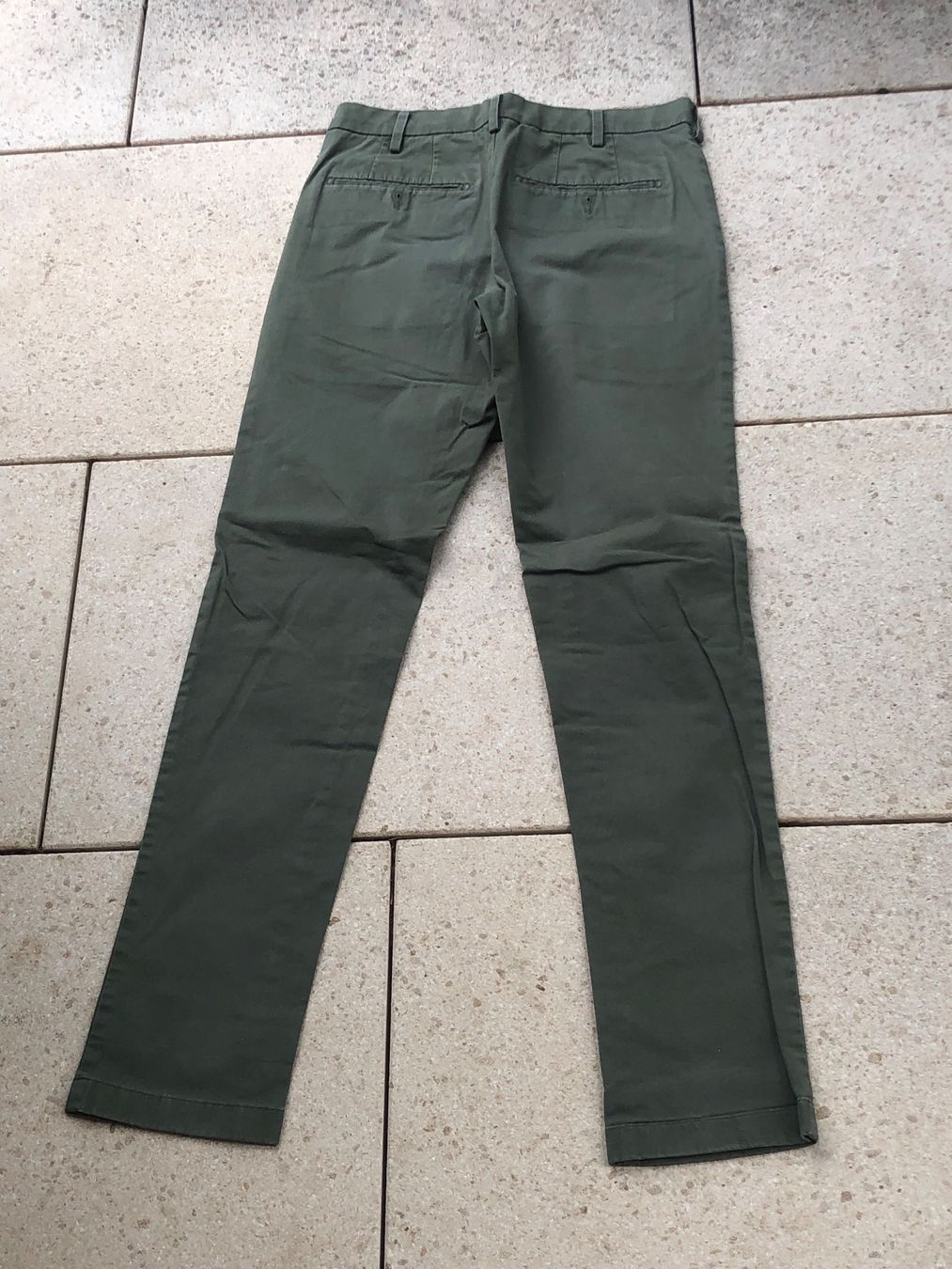 Uniqlo Pantaloni: Green Uniqlo chino – Usato da Lausanne venduto da jul_jpm7 2
