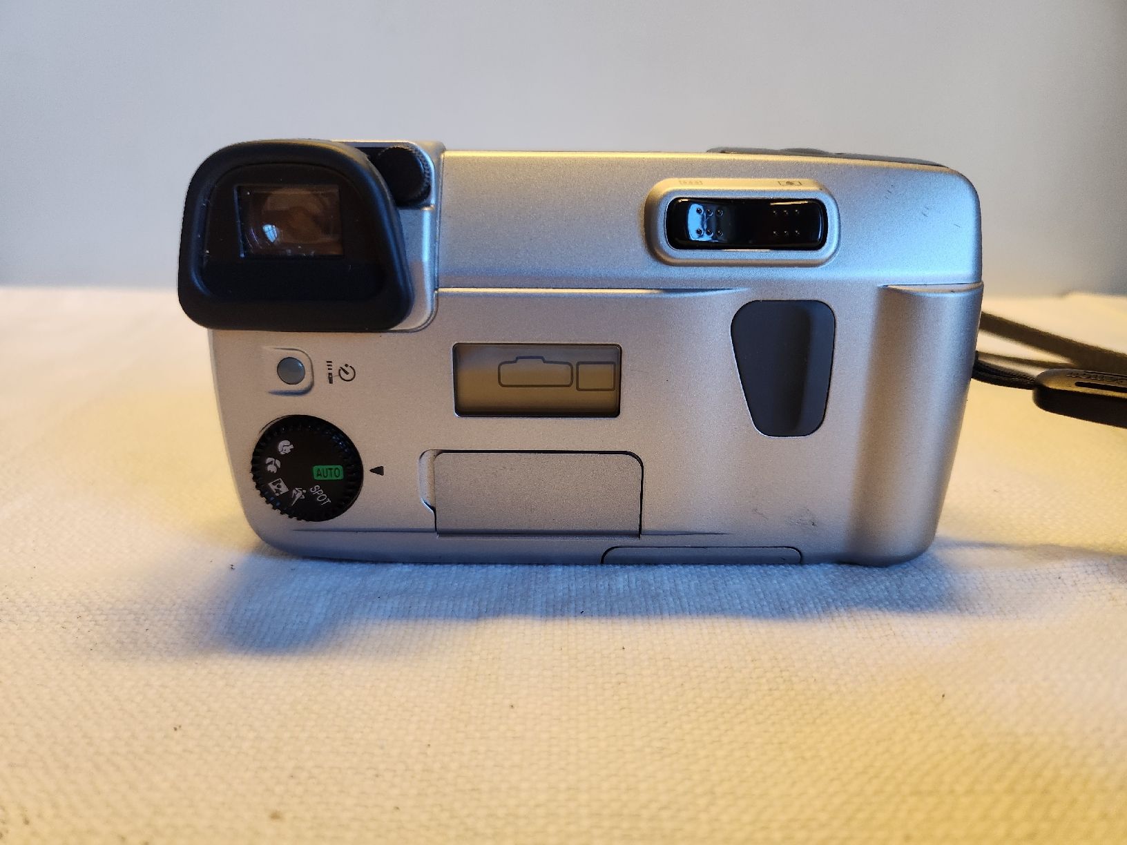Canon Kamera: Canon IXUS Z90 AiAF APS Analog-Kompaktkamera – Gebraucht aus Zürich von BAENZERINO 1