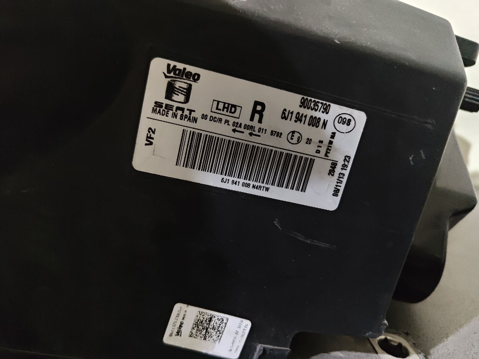 Tutti pezzi di ricambio auto: SEAT Ibiza - 15/17 rechter Frontscheinwerfer – Usato da Thusis venduto da MV24 1