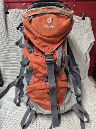 Deuter Rucksack Act Lite 35 + 10 L Orange grau