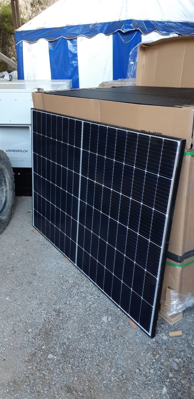 Dispositivi a energia solare: Palette 40x 425Watt Solarpaneele, PV panel, Photovoltaik – Nuovo e nell'imballaggio originale da Kienberg venduto da UNIRESPO-GmbH 1