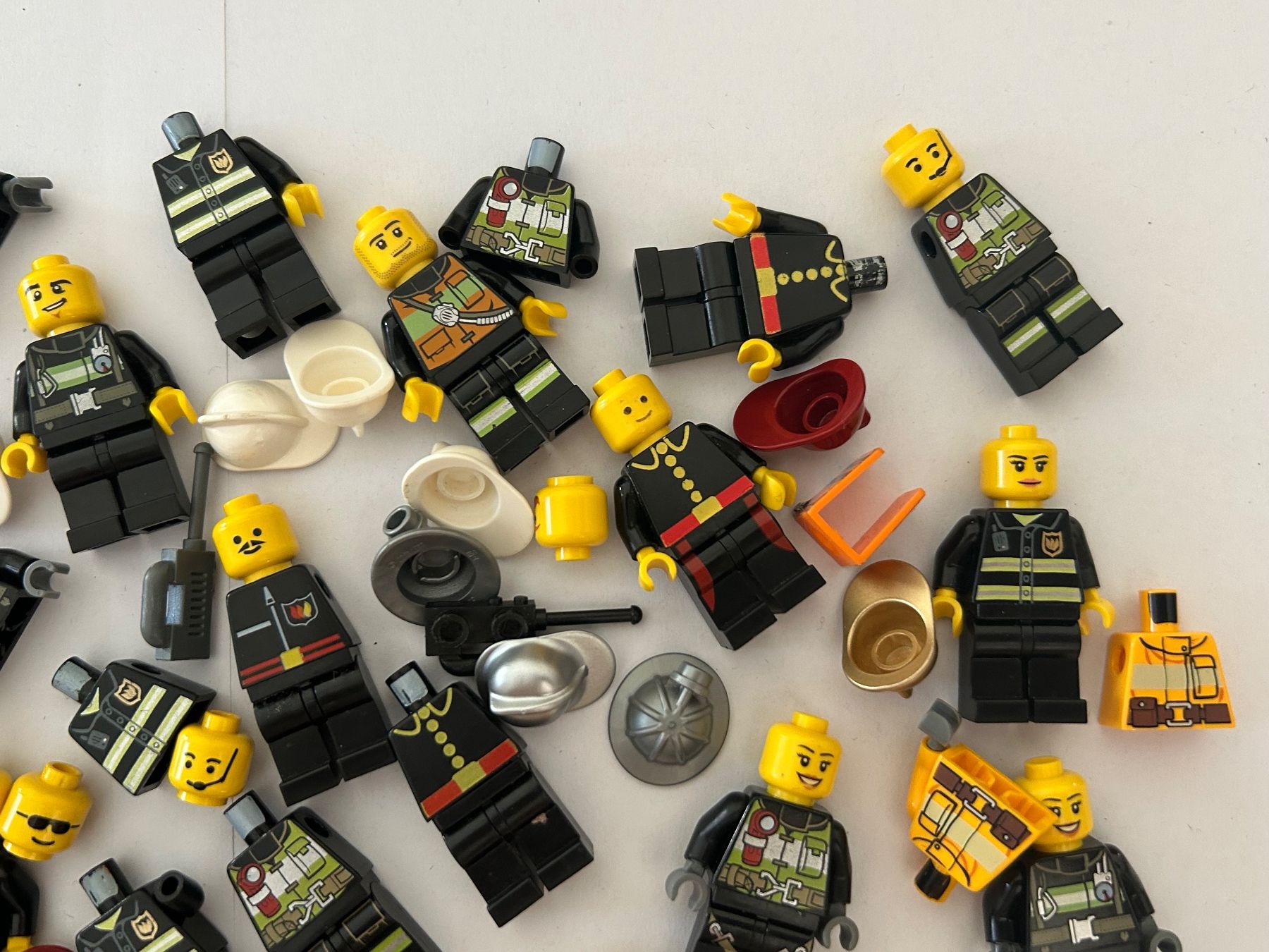 Lego Kit di costruzioni: Lego - lot de figurines City Pompier – Usato da Confignon venduto da kar_7slz 3