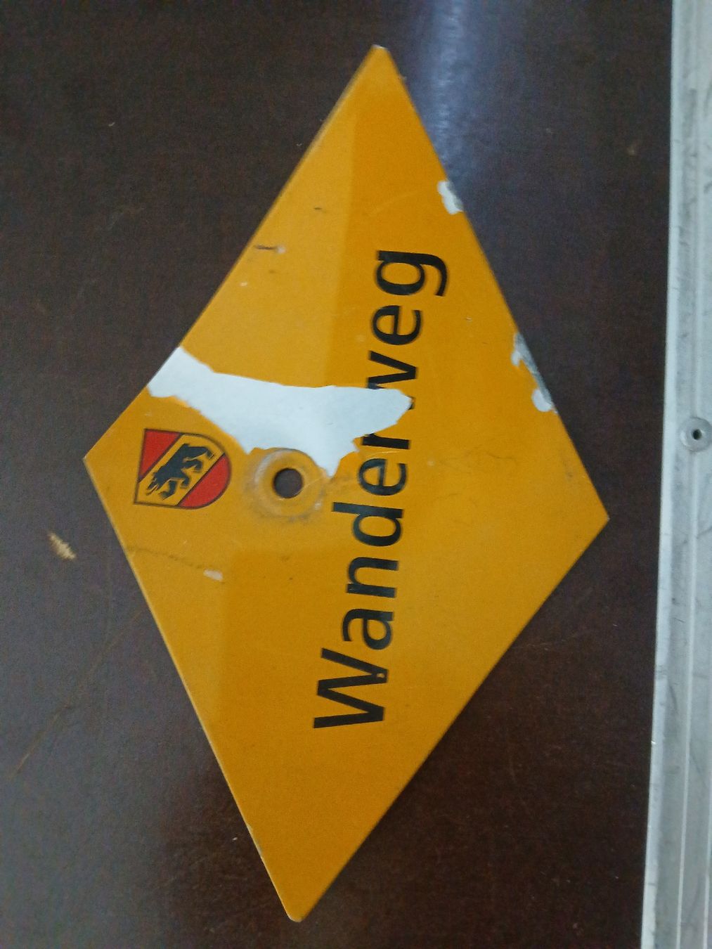 Schilder: Wanderweg Route Verbogen – Gebraucht aus Brügg BE von Just_standing_here