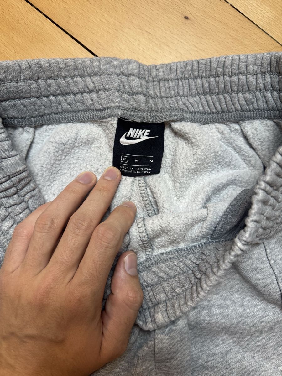 Nike Pantaloni: Nike Trainingshose grau – Usato da Bern venduto da Mancini 2