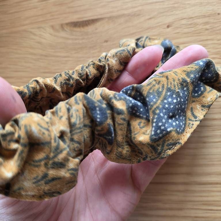Haarschmuck: Haarscrunchie, Haargummi – Gebraucht aus Reichenbach i. K. von likki07 1