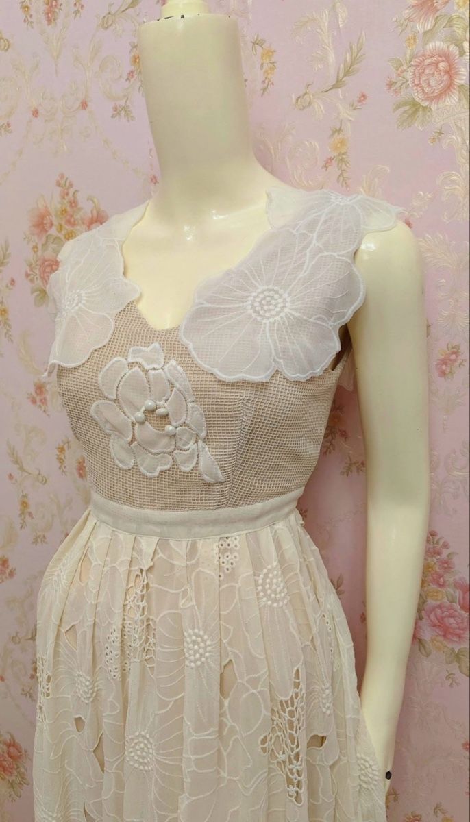 Vestiti: Elegant Midi Dress – Usato da St.Josefen venduto da lop_lh8d 3