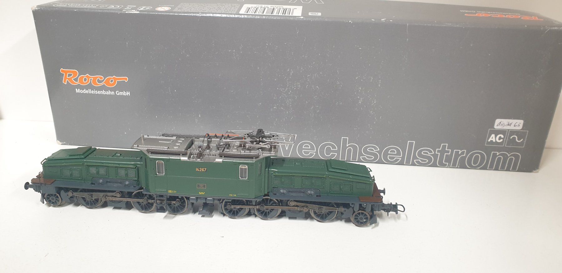 Roco Modellini di ferrovie: Roco SBB Ce6/8 Rangierkrokodil Digital H0/AC 69848 – Usato da Neuenhof venduto da ludovicco