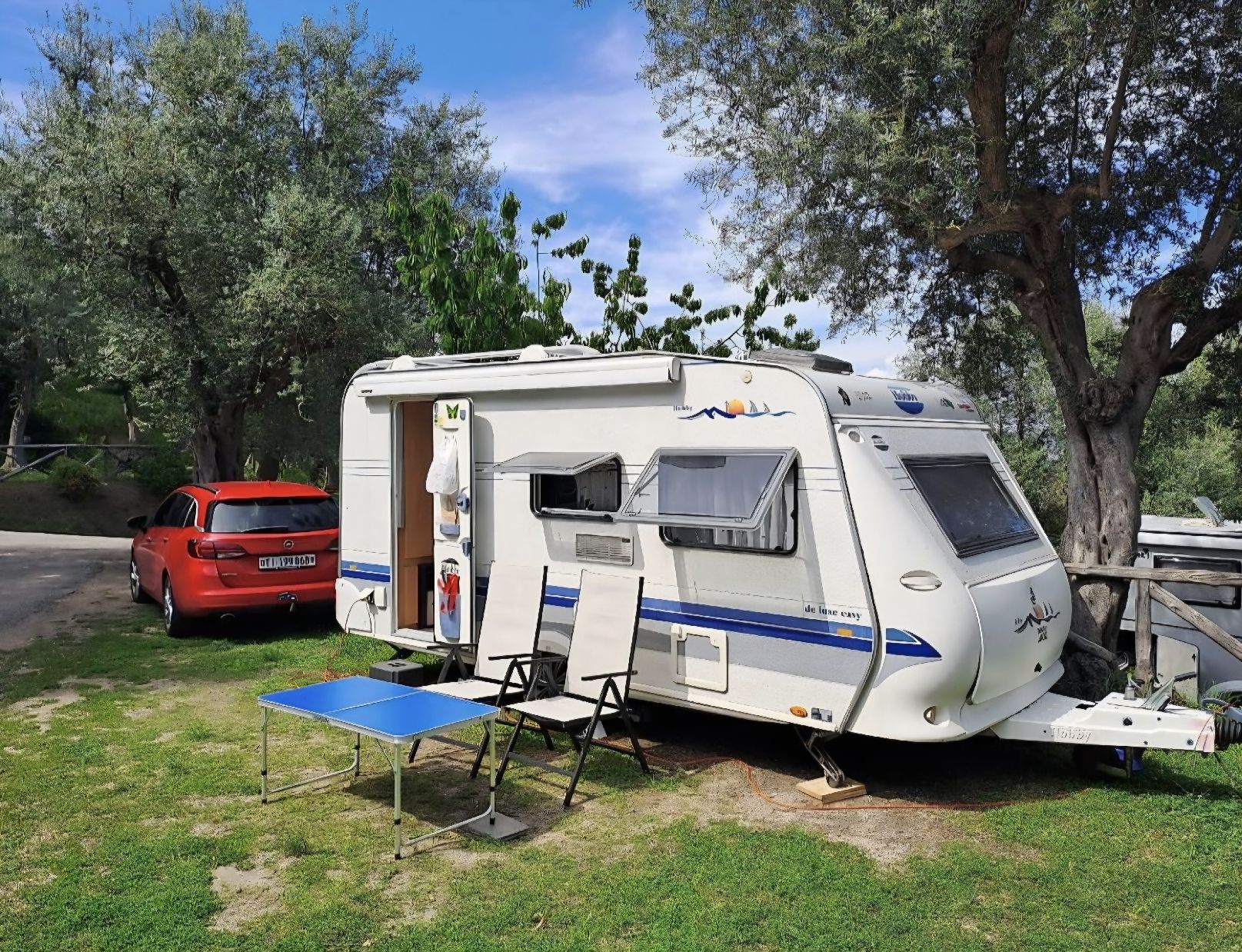 Hobby Camping Fahrzeuge: Noleggio roulotte - Miete Wohnwagen – Gebraucht aus Monteggio von Michele07 1