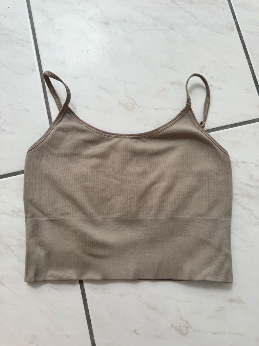 H&M Tops: Top sport beige size S H&M – Gebraucht aus Porza von kaj_d5q7
