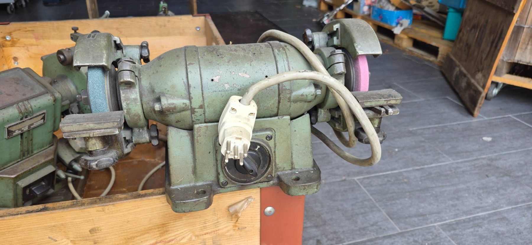 Toutes les machines: meule d'établi – D'occasion à Champagne par Lamar0