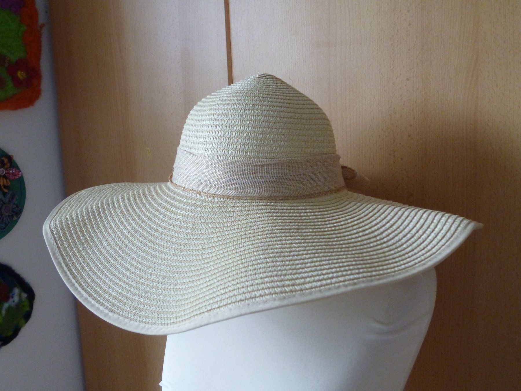 Copricapi, berretti & cappellini: grosser Sonnenhut Hut  beige – Usato da Dättlikon venduto da Mamakuga 2