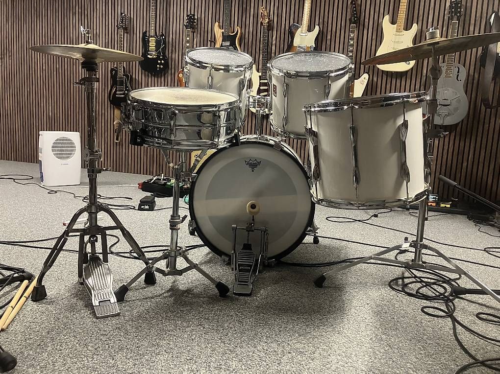 Strumenti musicali: Weisses Premier Schlagzeug / Drum-Kit – Usato da Roggliswil venduto da BSS95 2