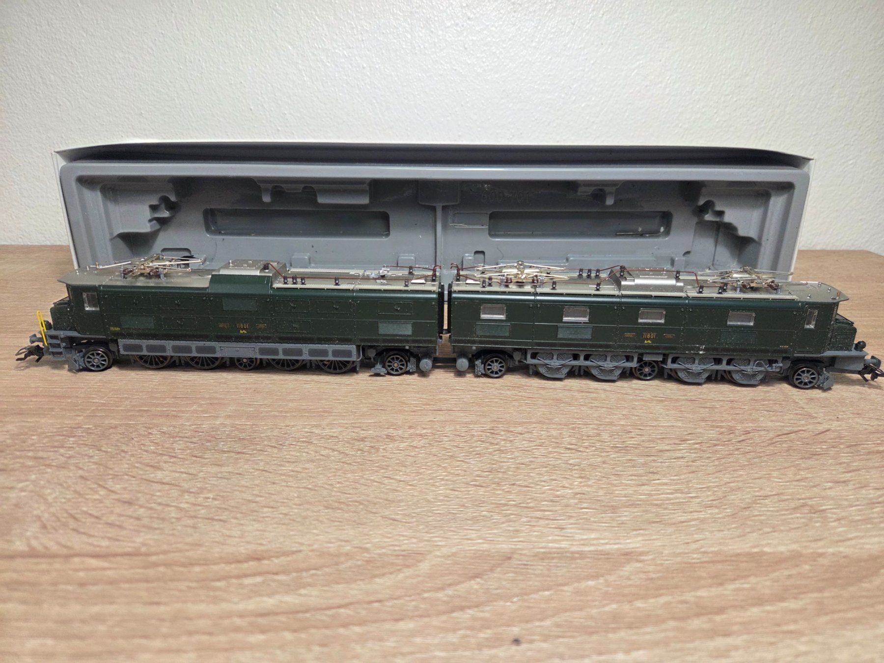 Trix Modellini di ferrovie: Trix E-Lok Serie Ae 8/14 SBB H0 – Usato da St-Aubin-Sauges venduto da Lo_Go