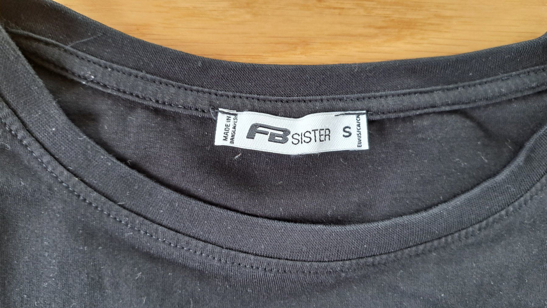 T-shirt: Schwarzes T-Shirt / Gr. S – Usato da Luzern venduto da Salemanlu 1