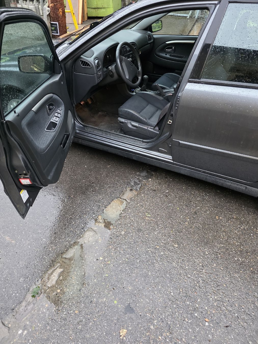 Volvo Automobili: Volvo V40 Kombi dunkelgrau – Difettoso da Frauenkappelen venduto da Fabian.romang 5