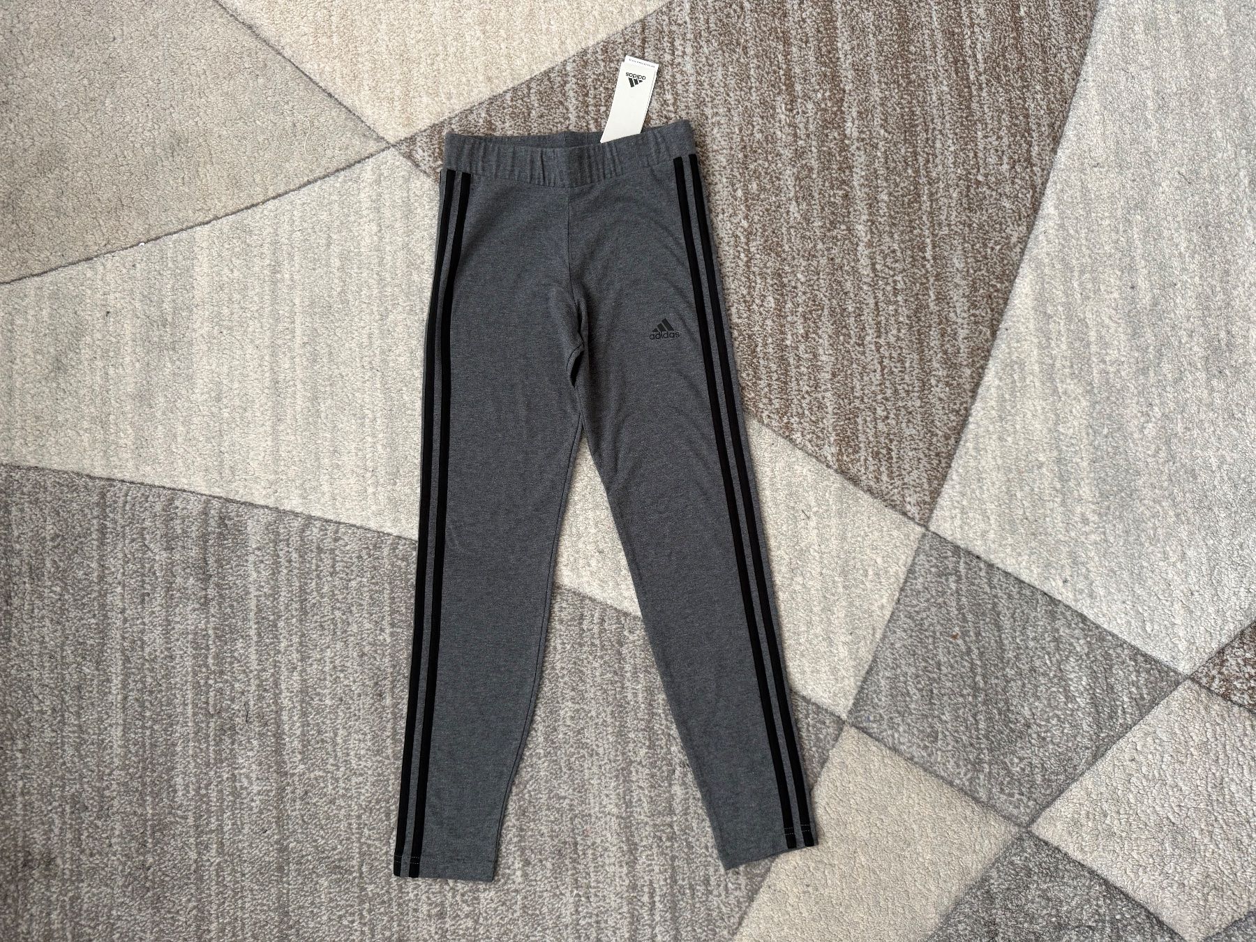 Adidas Calze & Collant: Leggins Adidas Gr.152 NEU graue – Nuovo e nell'imballaggio originale da Zürich venduto da Rolik123