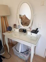 Schöner Schminktisch mit Spiegel & Glasplatte (IKEA Hemnes)
