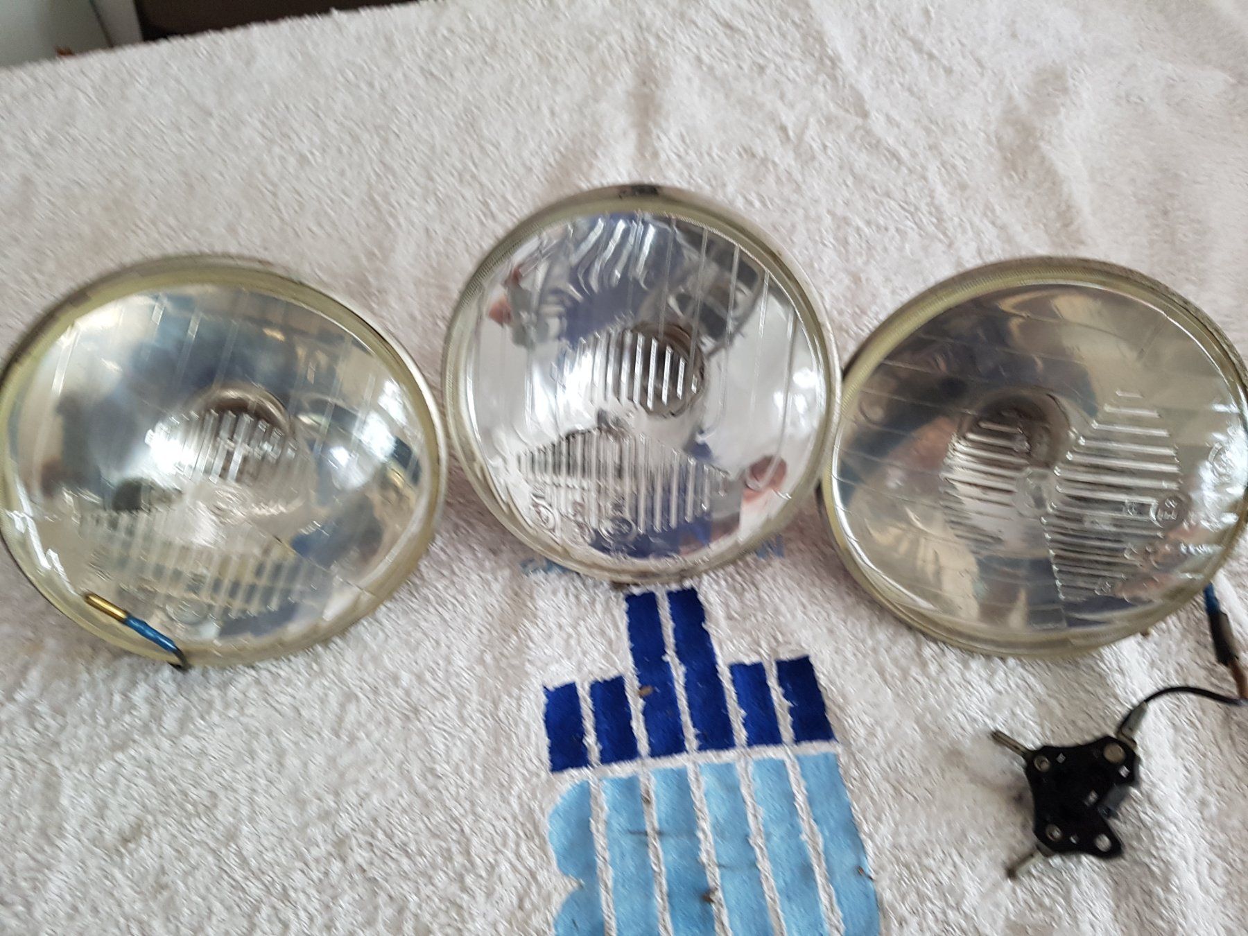 Tutti pezzi di ricambio auto: 3 alte Scheinwerfer Oldtimer – Usato da Belp venduto da Guadalupe84