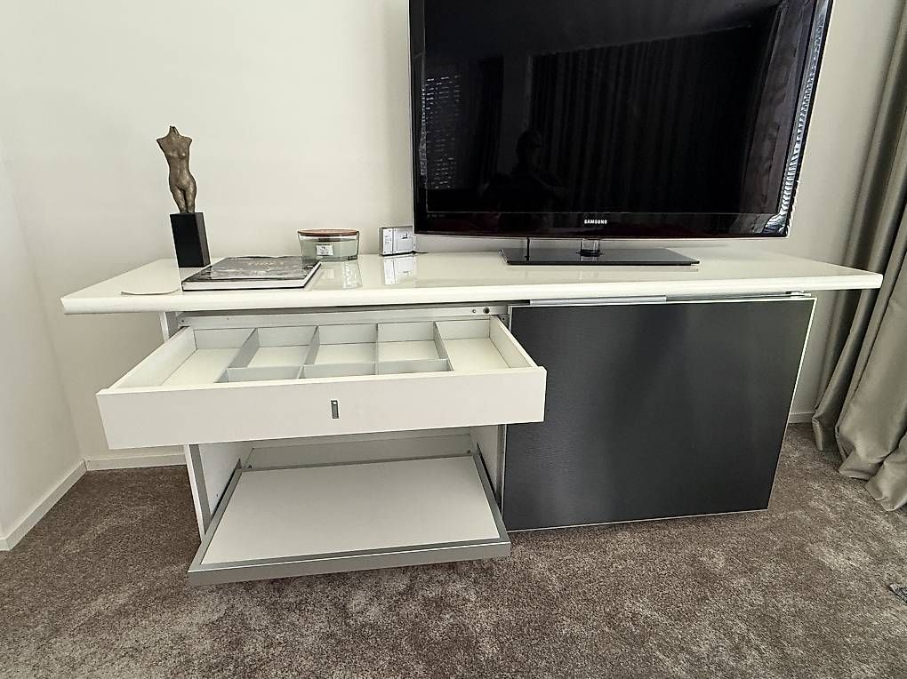 Armadi: Lackschrank mit vielen Details – Usato da Oberwil BL venduto da sil_9x6x 2
