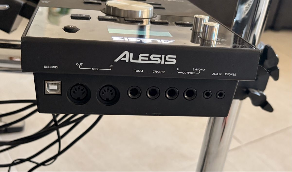 Alesis Instruments de musique: Alesis Command Mesh E-Drum Set + Becken-Erweiterung – D'occasion à Messen par rea-gin 2