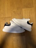 Alexander McQueen Sneakers weiss schwarz Grösse 42 neu