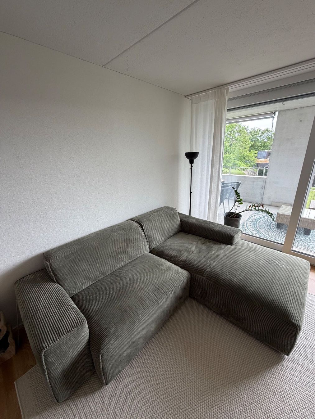 Divani: Gemütliches Cord Ecksofa in Olivgrün – Usato da Zuchwil venduto da mic_7px5