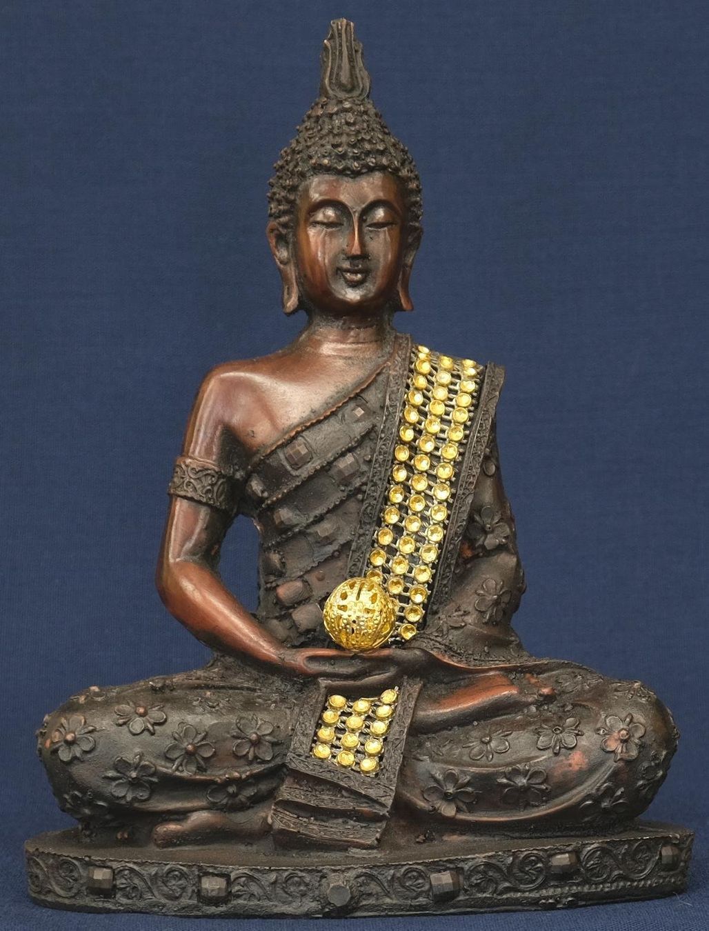 Sculture & Statue: Buddha in Meditation, filigran verziert – Nuovo (secondo la descrizione) da Zürich venduto da Masala-Oase