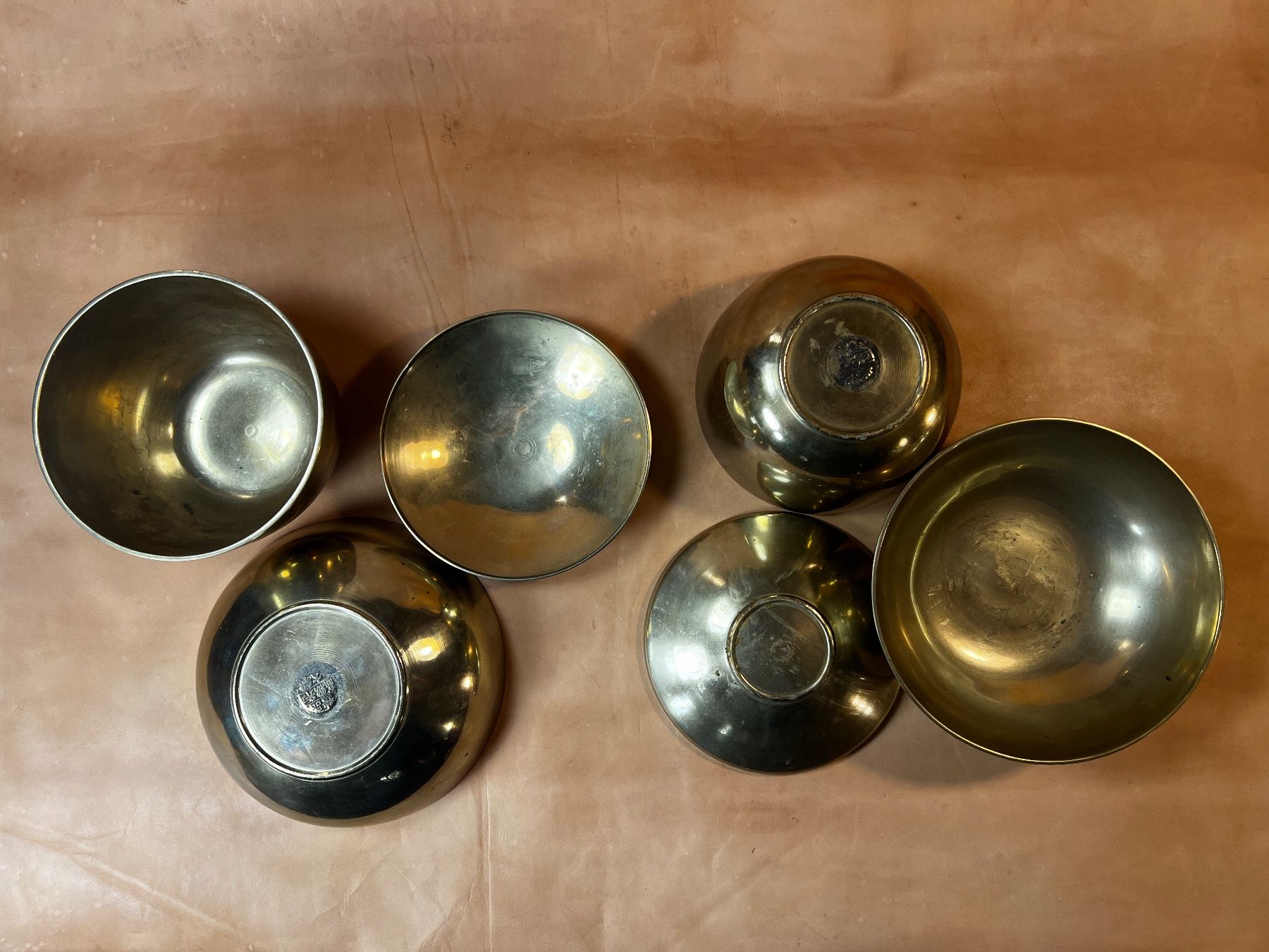 Ciotole: CHINESISCHE ODER KOREANISCHE SCHALEN ODER GONGS – Usato da Riva San Vitale venduto da AM25