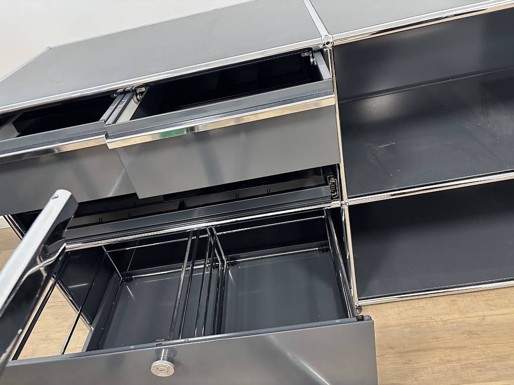 USM Cassettiere: UsM Haller System Sideboard 2x2 mit Schubladen & Tuer Sch... – Usato da Eschenbach LU venduto da cel_nml9 2