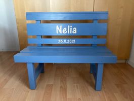 Taubenblaue Kindersitzbank aus Holz