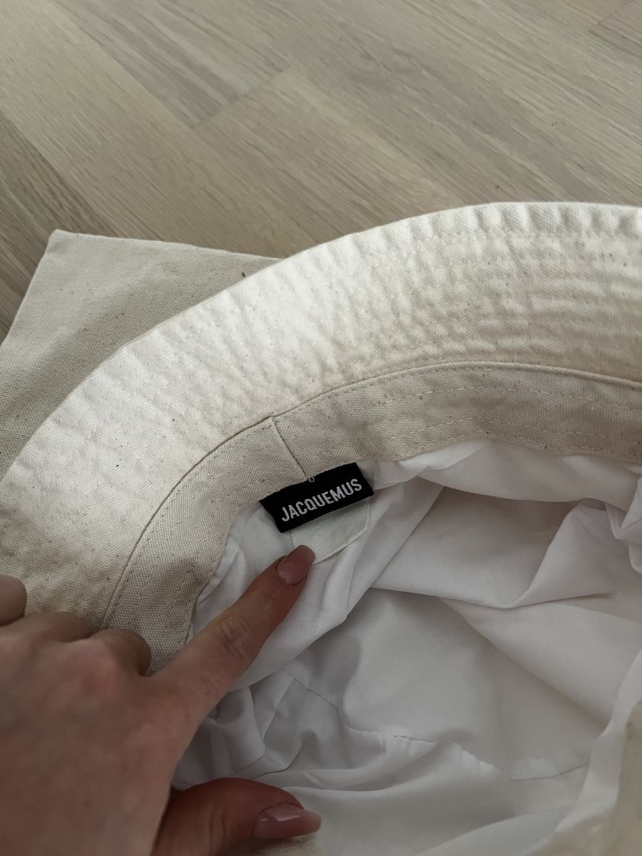 Jacquemus Hüte, Mützen & Caps: JAQUEMUS Bucket Hat – Gebraucht aus Rapperswil SG von Tiniva 1