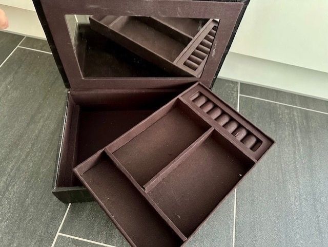 Altro in Decorazioni & Accessori: Schmuckkästchen – Nuovo (secondo la descrizione) da Dallenwil venduto da ZD2019 1