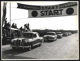 Fotografie Salzburg-Liefering, Auto Merc