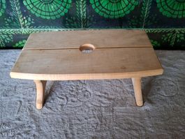 Tolles, Vintage Fussschemmeli aus massivem Hartholz
