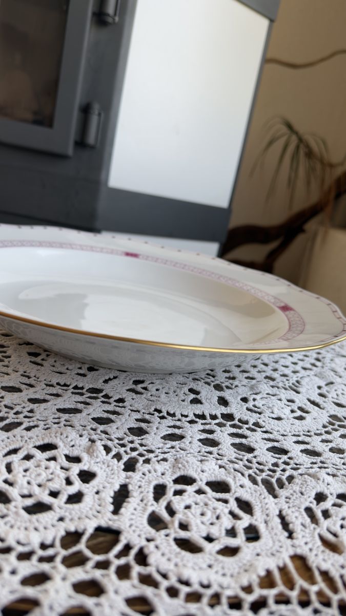 Plateaux: Antike Servierplatte mit Goldrand und Muster – D'occasion à Emmen par Lampery 1