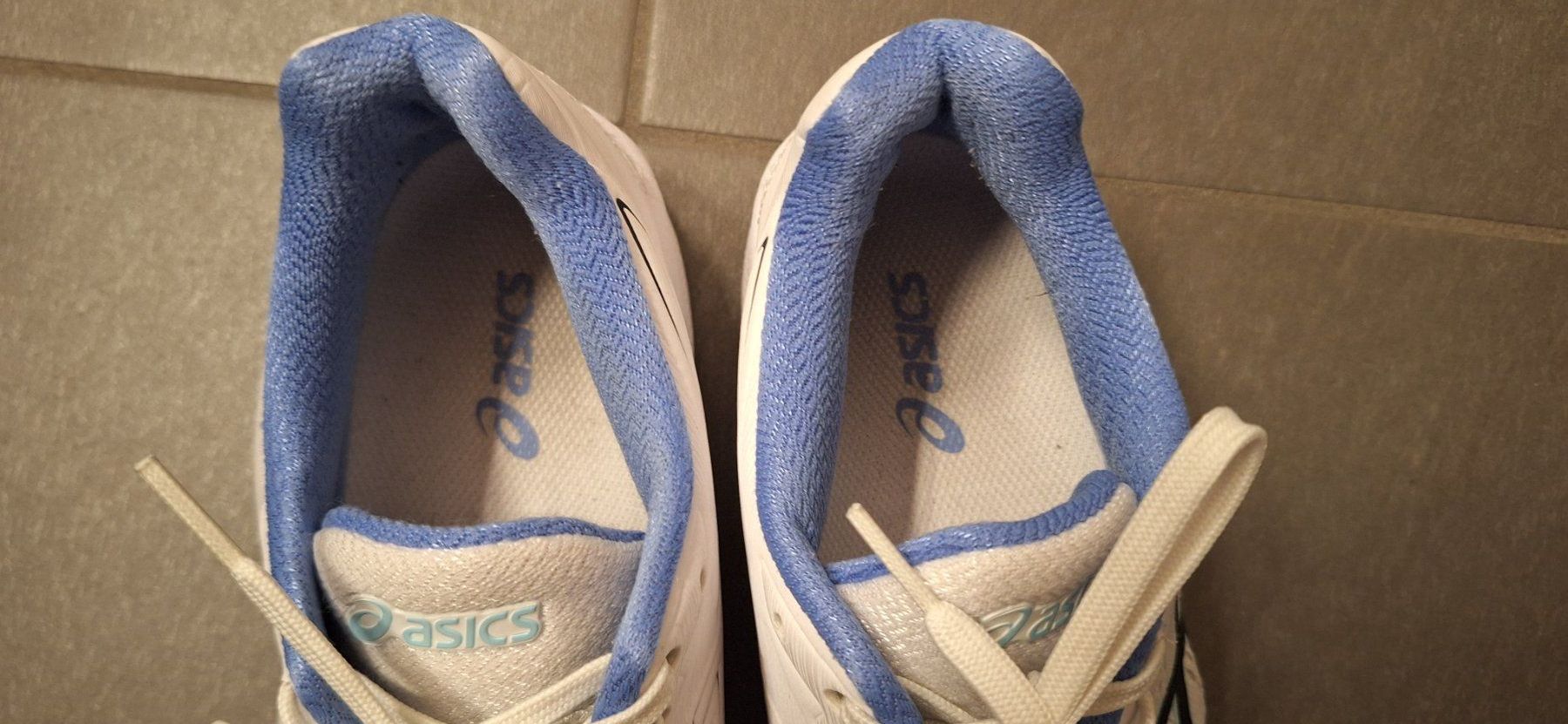 Asics Chaussures femmes: Asics, blanche – Neuf (Voir description) à Lussery-Villars par pousinete02 6